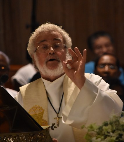 61-020a-17122017-47-A3-Auroramissen in de kathedrale basiliek