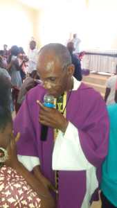 A3-Zondagse viering in Moengo-13-1404-08